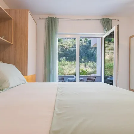 Herceg Макарська