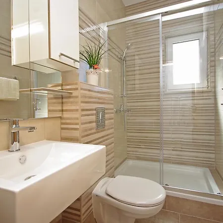 Herceg Макарська